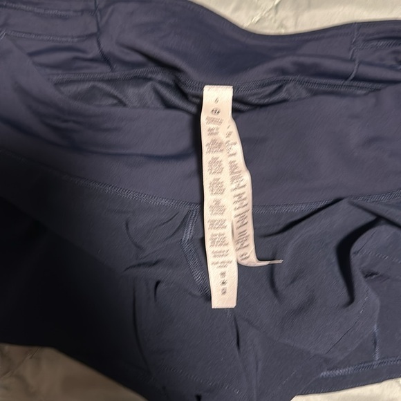 Lululemon Hotty Hot shorts Size 6 Navy color - Picture 4 of 6